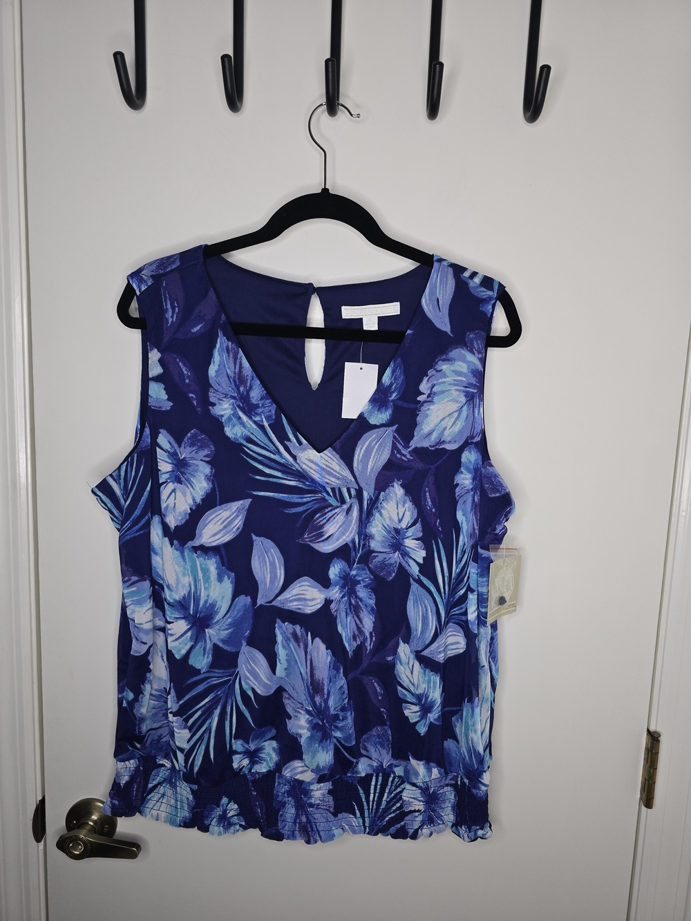 Sleeveless Blue Tropical Leaves Printl V-Neck Blouse